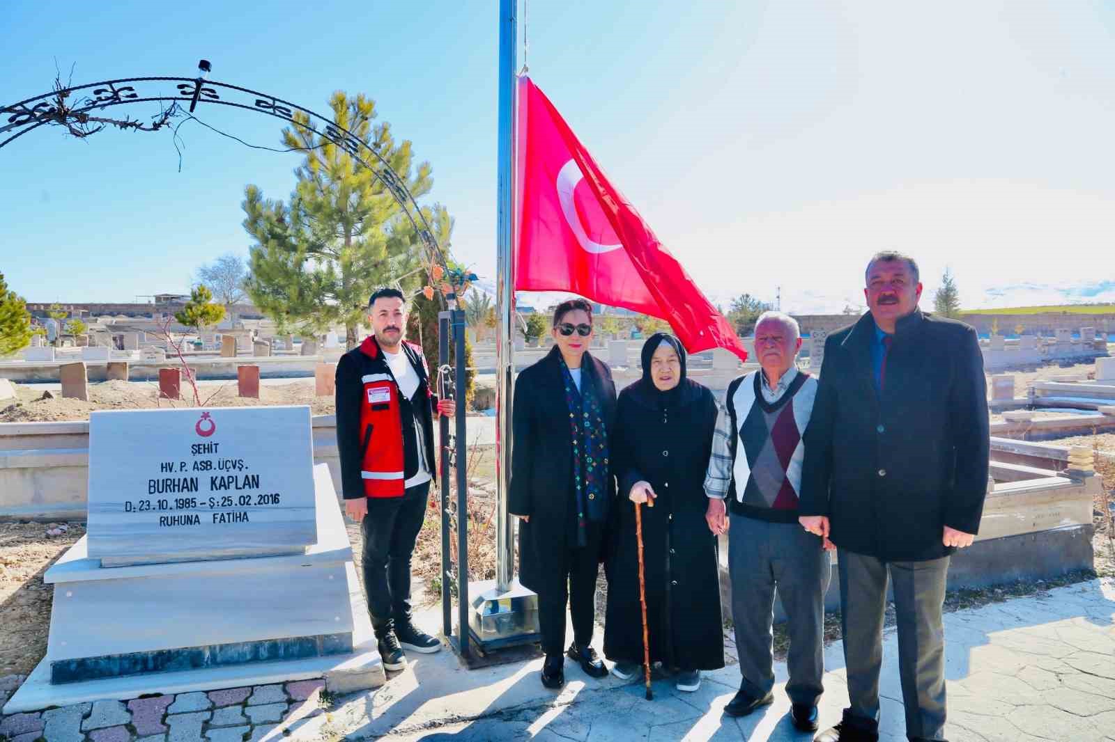 Kayseri’de bayram öncesi şehit kabirlerine anlamlı ziyaret